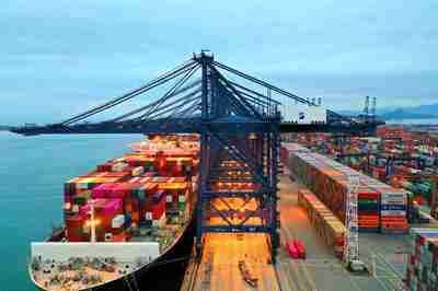 航拍深圳鹽田集裝箱港 密密麻麻，蔚為壯觀